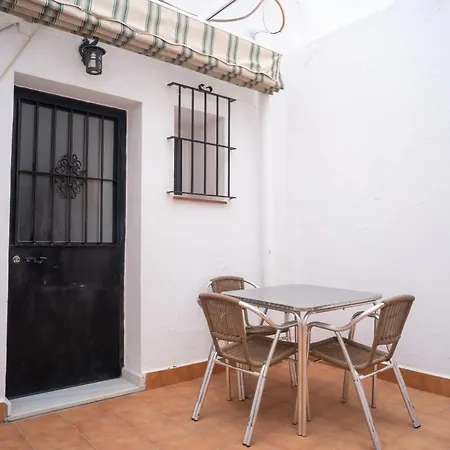 Apartamento Con Patio En El Centro Del Pueblo アパート コニル・デ・ラ・フロンテラ
